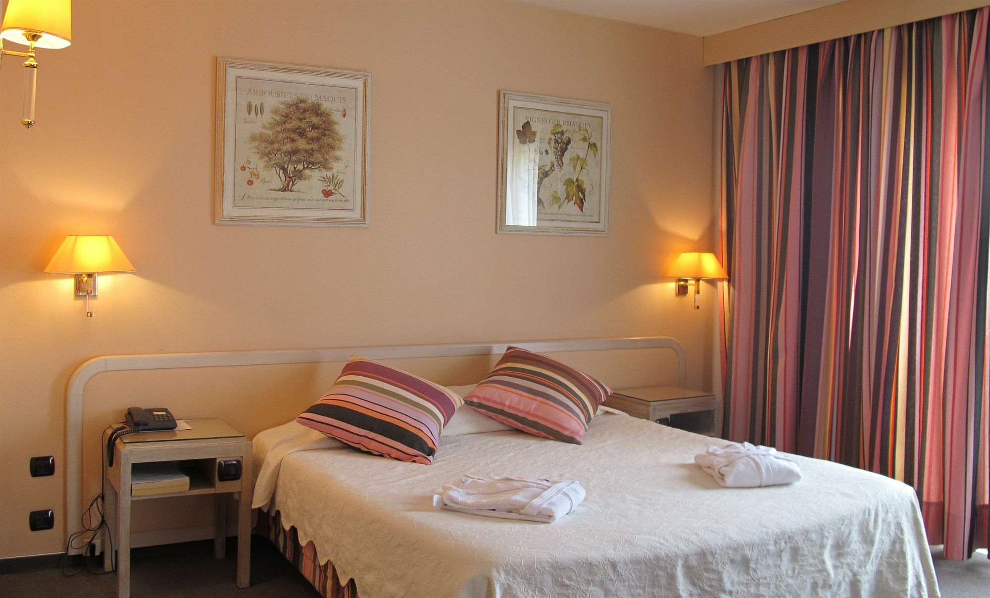 Holiday Inn Perpignan, An Ihg Hotel Экстерьер фото