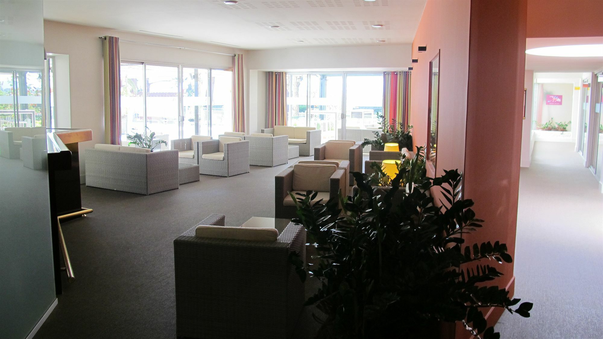 Holiday Inn Perpignan, An Ihg Hotel Экстерьер фото